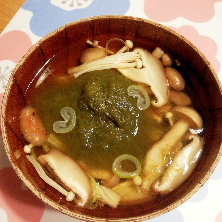 とろろ昆布ときのこのすまし汁♪